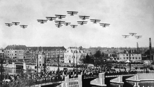 De heftige luchtgevechten boven Friesland tijdens WO II: 'Het lag in de frontlinie van de luchtoorlog'