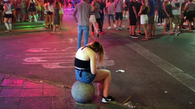 Waarom slaan jongeren door op vakantie?