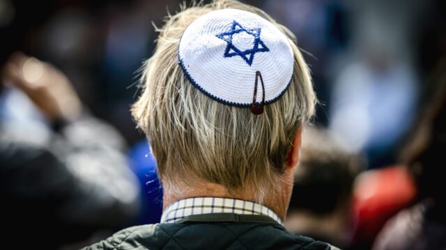 Universitair docent: 'Antisemitisme lijkt soms wel de oudste complottheorie die er is'