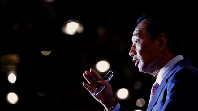 Steenrijke Terry Gou stelt zich kandidaat in Taiwanese presidentsverkiezingen