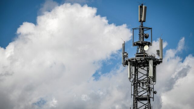 Kunnen telefoonantennes niet wat mooier worden weggewerkt?
