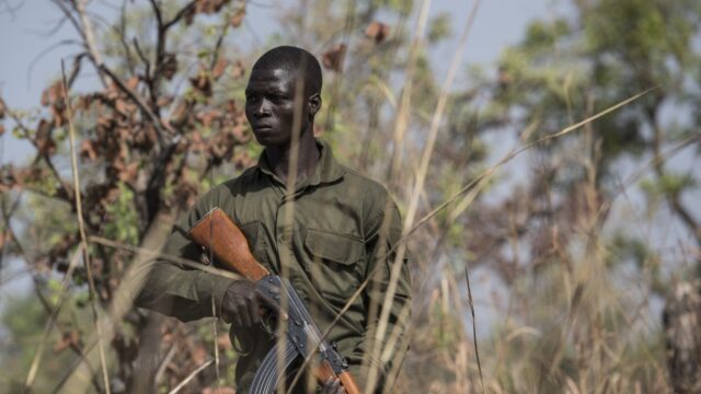 De andere kant van de jacht op stropers: Nederlandse journalist onthult misstanden in Afrikaanse parken