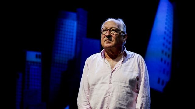 Stand.nl: 'Wat gaat u missen nu Youp van 't Hek stopt als cabaretier?'