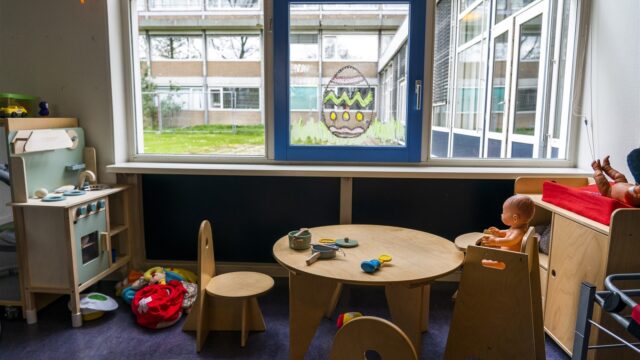 Veel kinderdagverblijven bieden app aan om in contact te blijven met kind: 'Zorgelijk'
