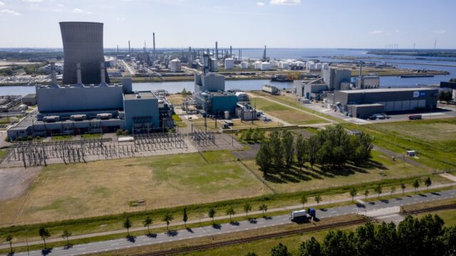 Gaat het dorpje Moerdijk verdwijnen?
