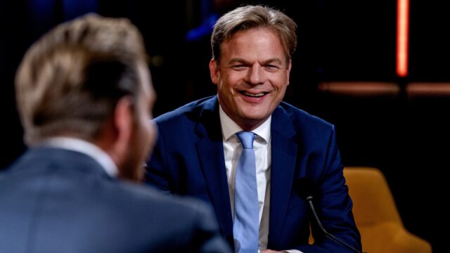 Alle politici gelijke tv-aandacht geven lastig: 'Caroline echt een kijkcijferkanon'
