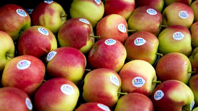 Juist bespoten groenten en fruit moeten een apart label krijgen