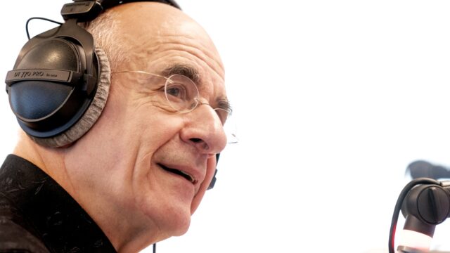 Frits Spits viert 50-jarig radiojubileum: 'Ik ben een geluksvogel'