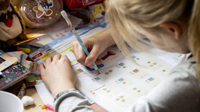 Pascale geeft thuisonderwijs: 'Kinderen zitten echt niet achter de geraniums'