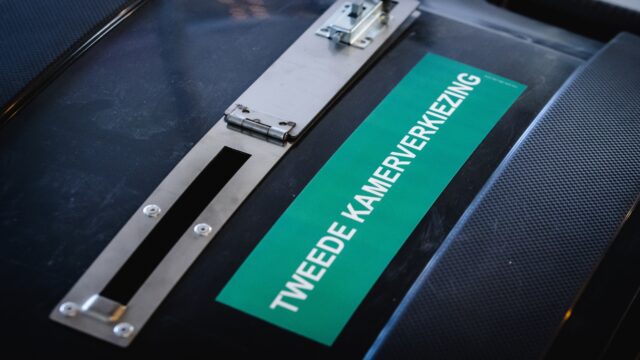 Wonen in een vakantiehuis en AOW naar 65, hoe realistisch zijn verkiezingsbeloftes?