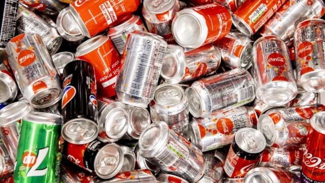 Helft van de jongeren krijgt negentig suikerklontjes per week binnen via frisdrank: 'Goede dikmaker'