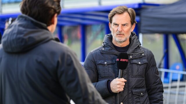 Ronald de Boer over nieuwe profclub voor vrouwen: 'Op dit moment nog te vroeg'