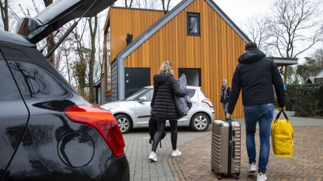 Hoge inkomens houden dit jaar minder vakantiegeld over