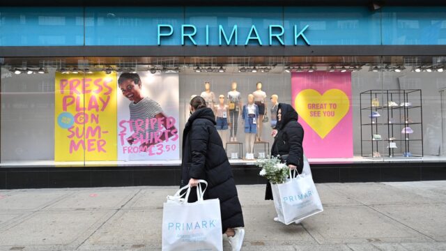 Duurzame mode-activiste strijdt tegen greenwashing van merken als Zara en Primark
