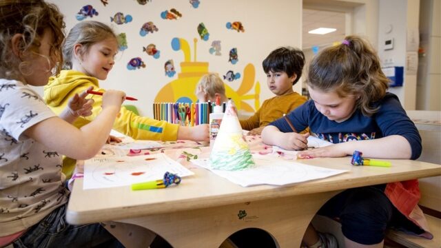 Stand.nl: 'Kinderen die naar de crèche gaan moeten gevaccineerd zijn'