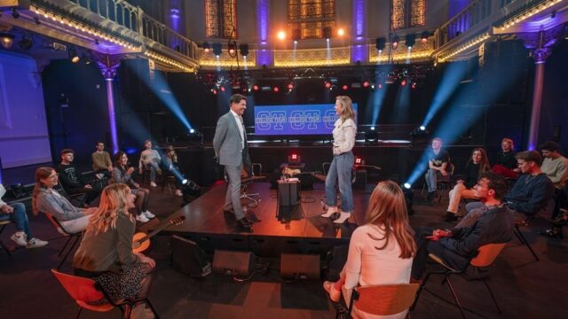 Vijftien jaar College Tour: Rutte krijgt aanzoek, een tiener met Nobelprijs en een geestelijk leider in verwarring