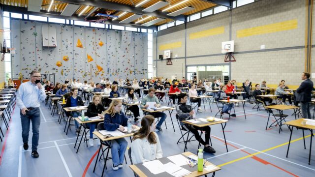 Gematste leerlingen in coronatijd worstelen in studietijd meer: 'Lagere lat betekent niet harder werken'