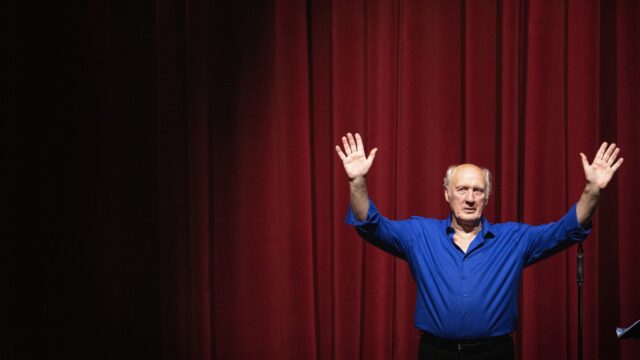 Herman van Veen: 'Spelen is bestaan, schrijven is koesteren'