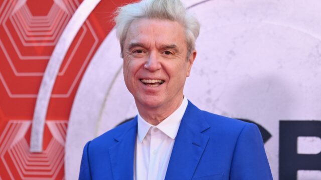 Muzikant David Byrne (73) staat voor uitverkochte zalen: wat maakt hem zó goed?