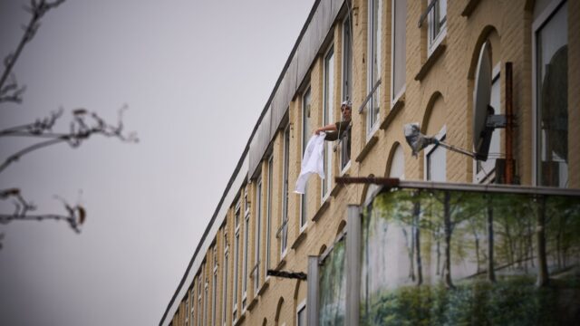 Oplichting en onderverhuur van kleine ruimtes: sociale huur blijkt illegaal verdienmodel