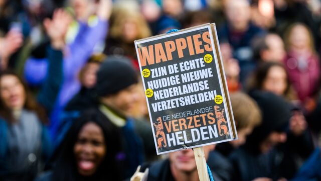 Complottheorieën steeds zichtbaarder door sociale media: 'Gevaar dat ze mainstream worden'