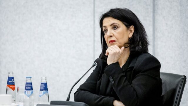Nieuwe ontwikkelingen in het onderzoek naar oud-Kamervoorzitter Arib