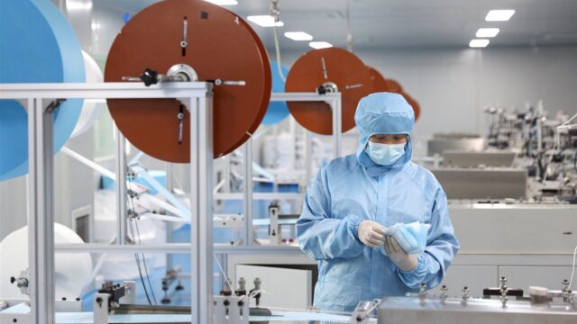 Chinese ondernemers zitten met mondkapjesmachines in de maag