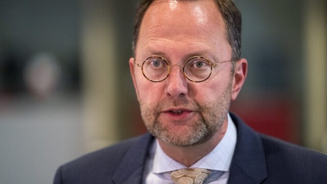 Bestuursvoorzitter COA: 'Kan niet garanderen dat er geen mensen in het gras moeten slapen'