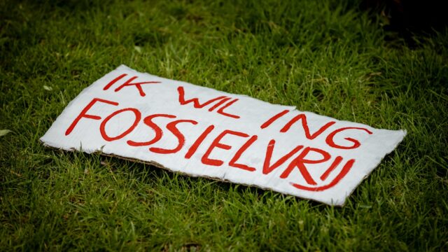 Milieudefensie start voor het eerst klimaatrechtszaak tegen Nederlandse financiële instelling