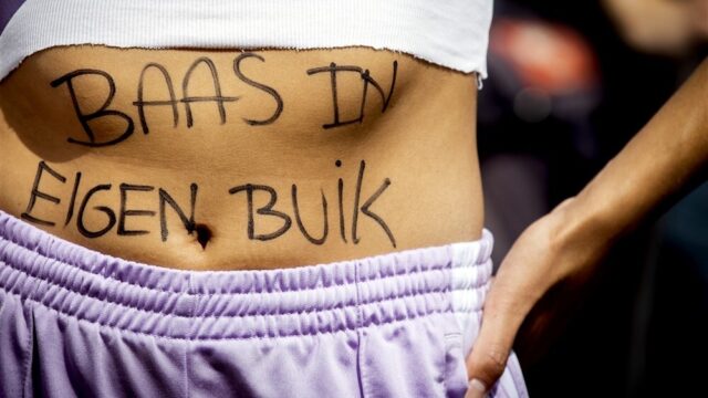 Stand.nl: 'Het recht op abortus moet ook in Nederland in de grondwet'
