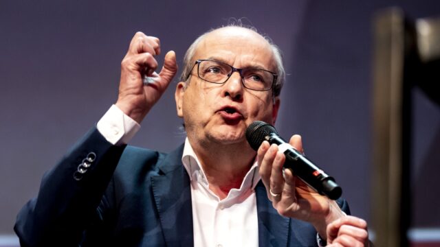 Oud-PvdA-leider Ad Melkert tegen fusie met GroenLinks: 'Klimaatthema is te geradicaliseerd geworden'