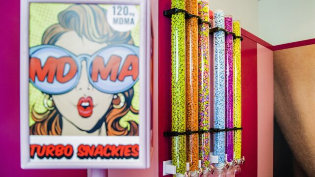 MDMA nemen tegen racisme?
