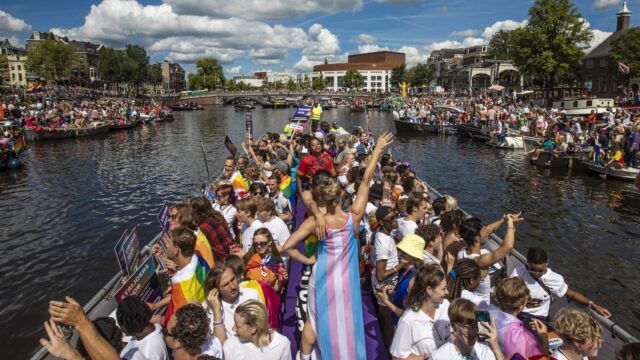 Primeur tijdens Canal Parade Amsterdam: drank- en drugsvrije boot maakt entree