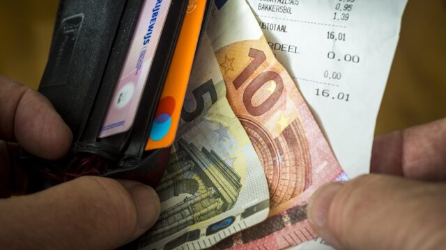 Waarom we moeten stoppen met geld als maatstaaf voor een gelukkig leven