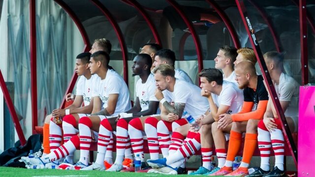 Deze voetbalclub zet alles op alles om het hoofd boven water te houden