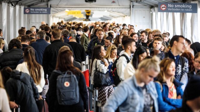 Getuigenverklaringen moeten uitwijzen of Schiphol aansprakelijk is voor de drukte afgelopen zomer