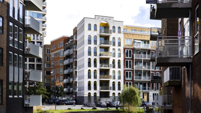 Kapen expats alle huizen weg?