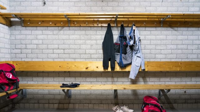 Ouders spannen rechtszaak aan tegen sportclub: 'Kinderen geroyeerd omdat ze niet wilden douchen'