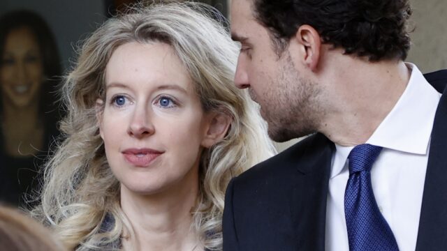 Elizabeth Holmes gaat vandaag de gevangenis in: 'Heel groot contrast met haar luxeleven'