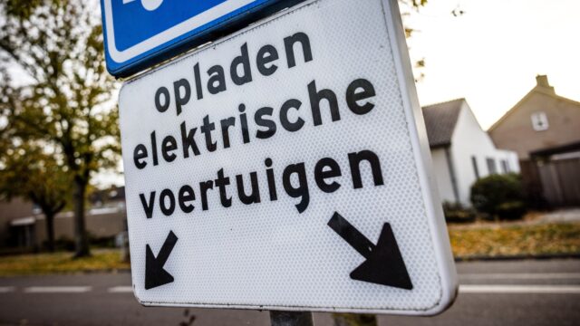 Omvangrijke klimaatplannen: 'Elektrische auto is nu nog onbetaalbaar'