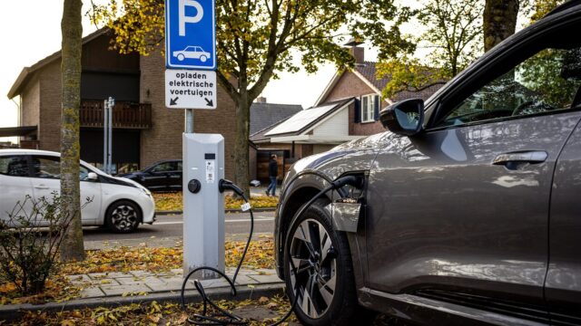 Een nieuwe auto kopen in 2023: waar moet je op letten?