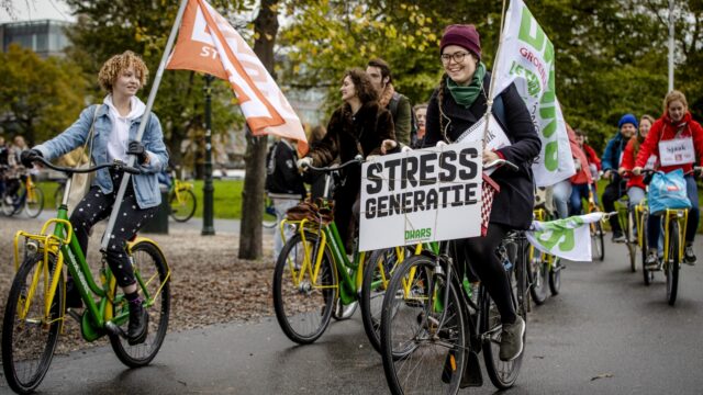 Kopzorgen bij studenten door verhoogde rente: 'Lijkt wel financieel roulette'