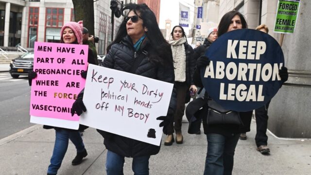 Een jaar na afschaffing Roe v Wade: welke rol spelen mannen in de abortusdiscussie?