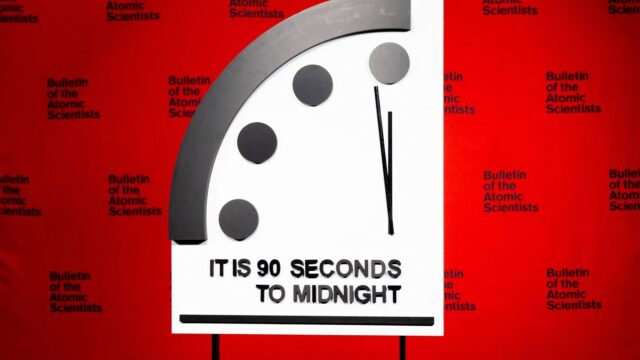 Doomsday Clock blijft staan: nog 90 seconden tot 'het einde van de wereld'