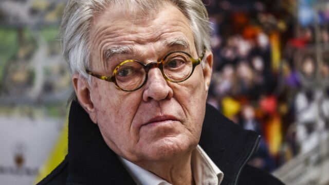 Jeroen Krabbé vond als kind een geheime koffer van zijn moeder met daarin een jodenster