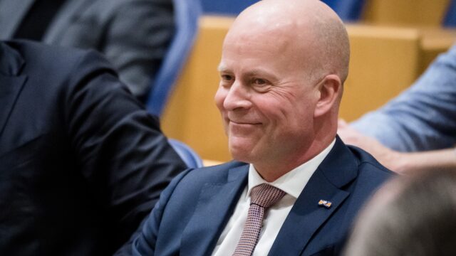 NIDV-voorzitter Knops waarschuwt voor defensieachterstand: 'Het moet sneller en radicaler'