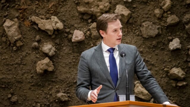 Volt-leider Laurens Dassen vindt Nederland en Rutte 'hypocriet' in conflict Gaza