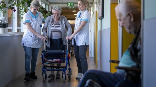 Stand.nl: 'We moeten accepteren dat de ouderenzorg minder wordt'