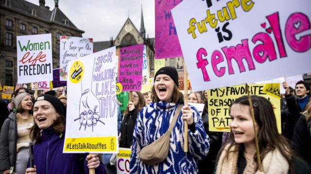Bezuinigingen op vrouwenorganisaties: 'Onderdeel van extreemrechtse agenda'