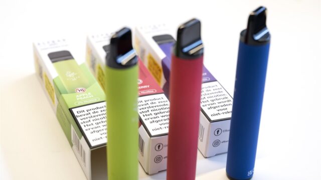 Jongeren massaal verslaafd aan vapen: 'Je begint makkelijk, maar stoppen is lastig'